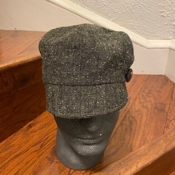 Reversible Charm hat with elephant and plaid reverse - Picture 5 of 5